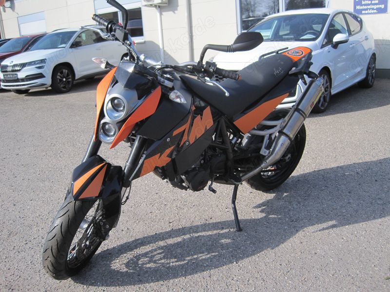 KTM 690 SM LC4 Akrapovic neue Reifen