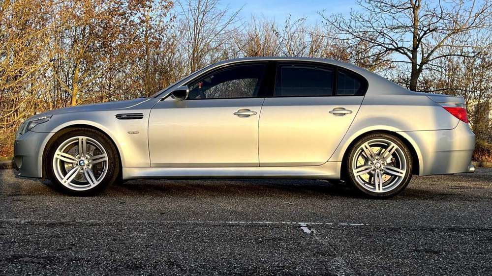 BMW M5 E60 V10