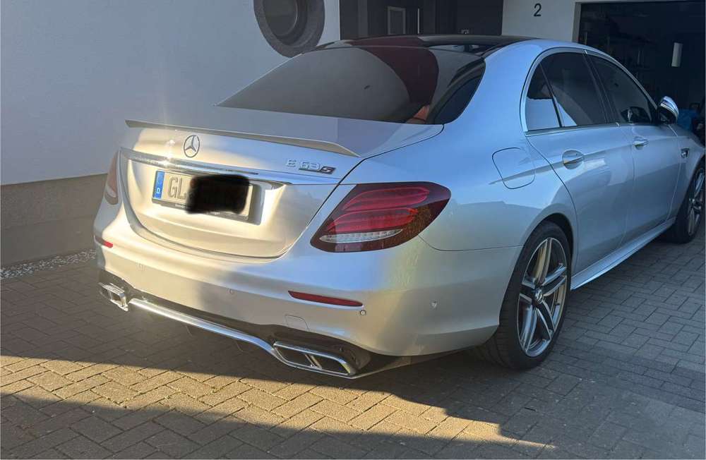 Mercedes-Benz E 63 AMG E63 S / 612PS / V-Max / 28500km