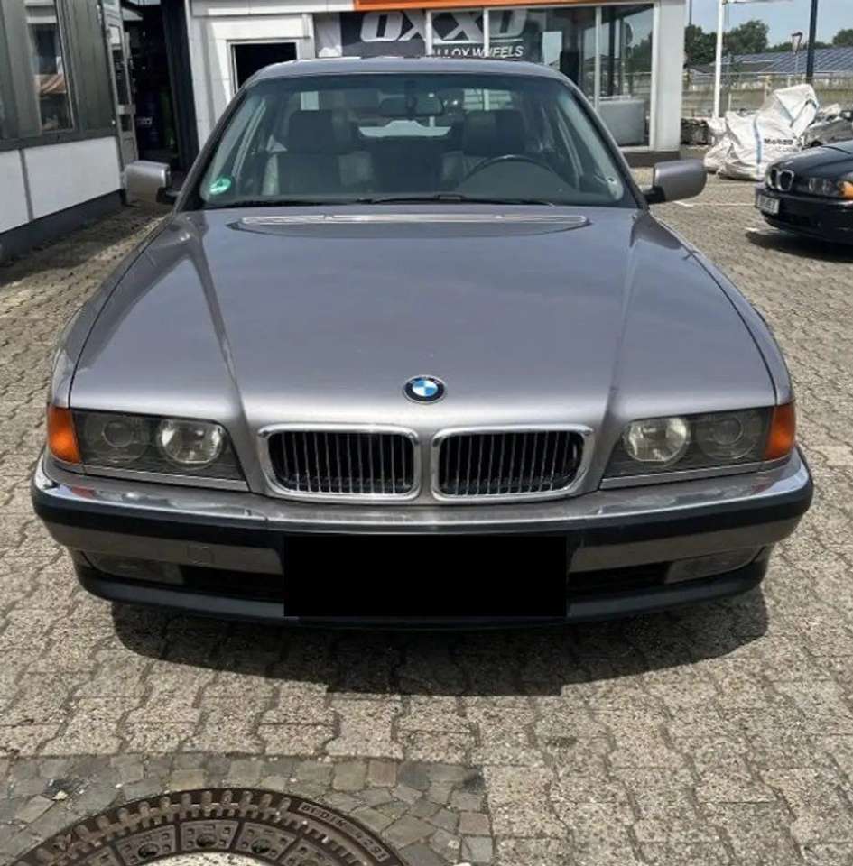 BMW 728 728iL