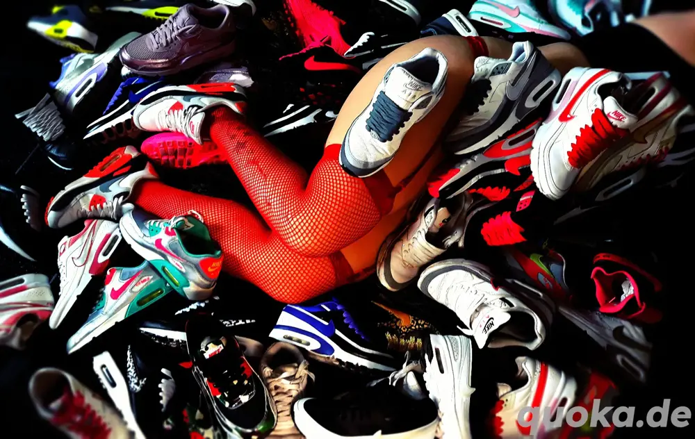 DEINE SNEAKERFREUNDIN (Chat) Sneakerfetisch Air Max Sneakerfetish Schuhfetisch Fußfetisch Füße