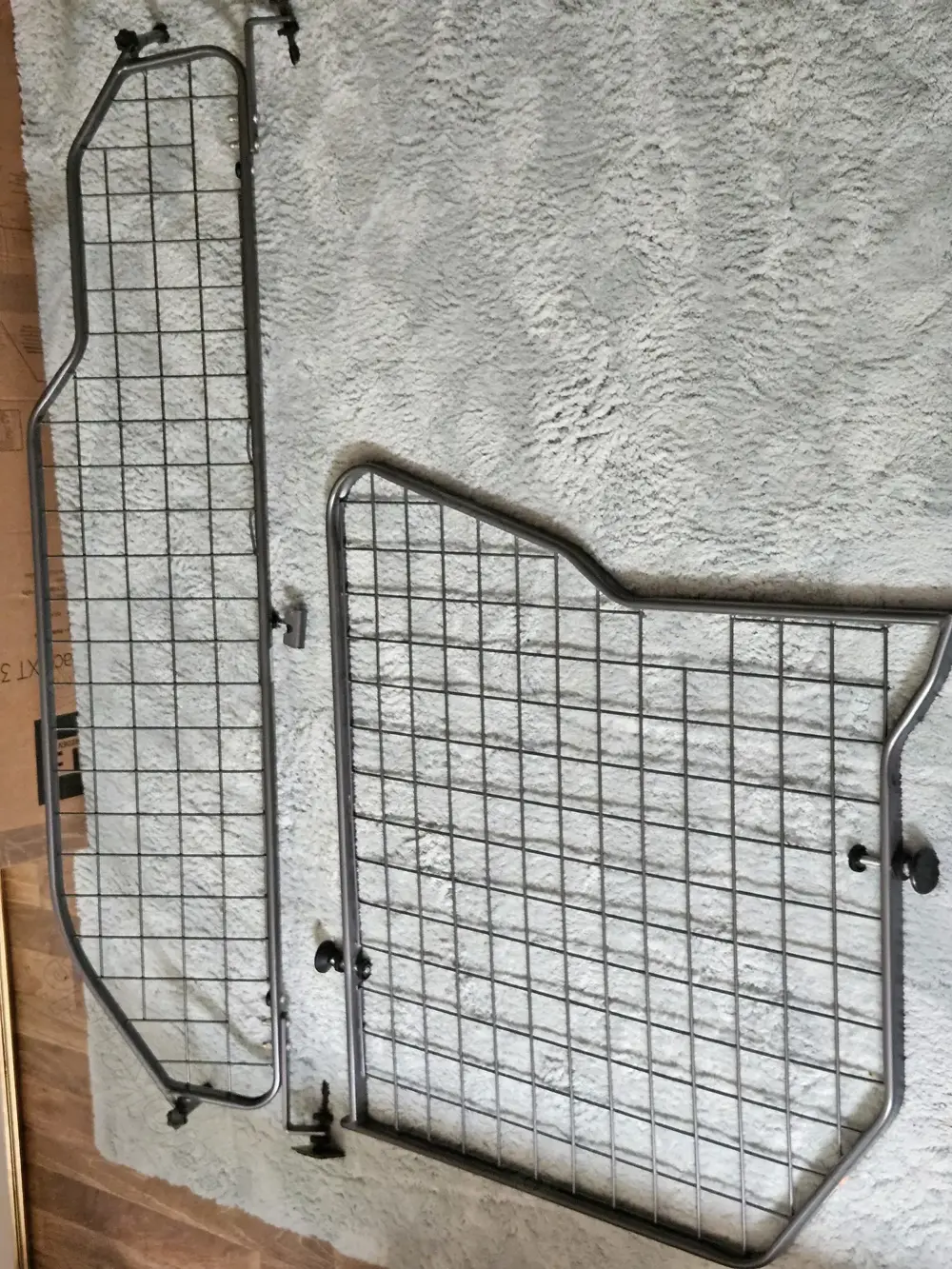 Hundegitter - Trenngitter und Raumteiler für Kofferraum