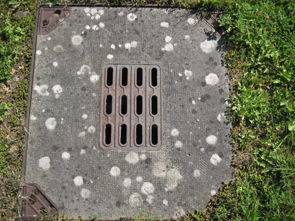 Schachtabdeckung Klasse B1 Außen 87x79cm Rahmen und Deckel gebraucht