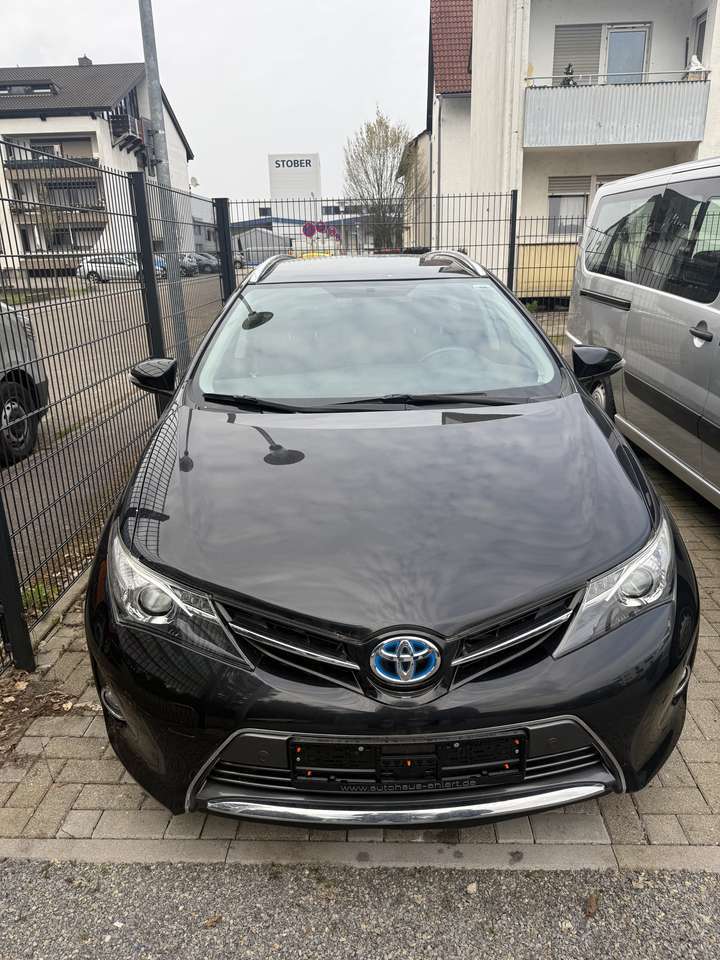 Toyota Auris Hybrid Life+