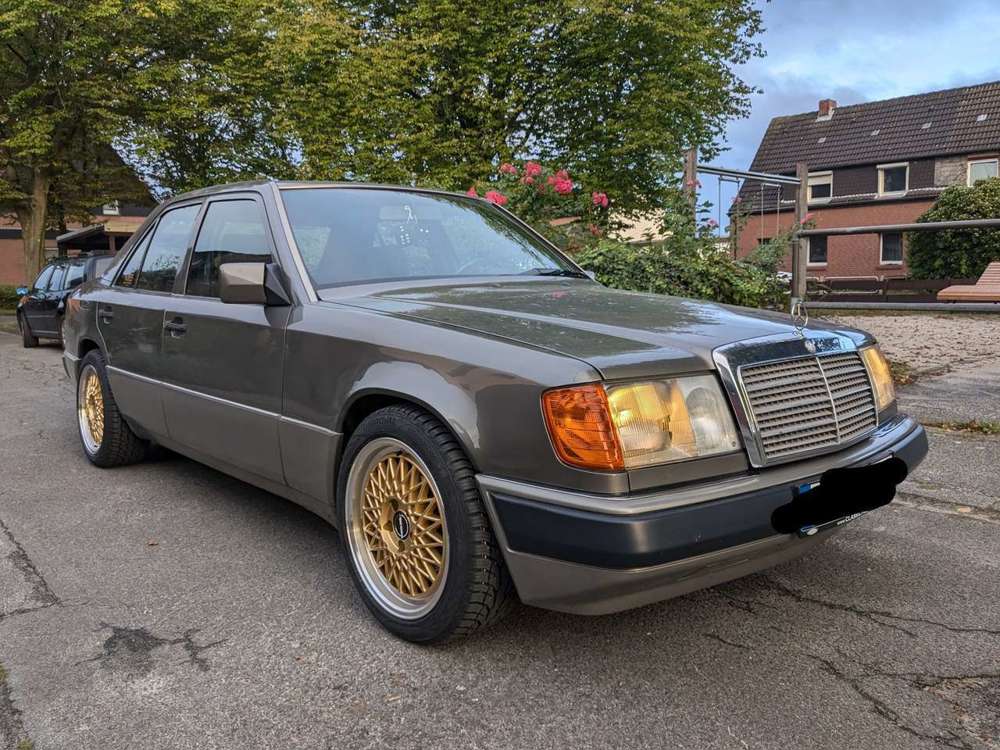Mercedes-Benz 230 E scheckheftgepflegt, H Kennzeichen, super Zustand