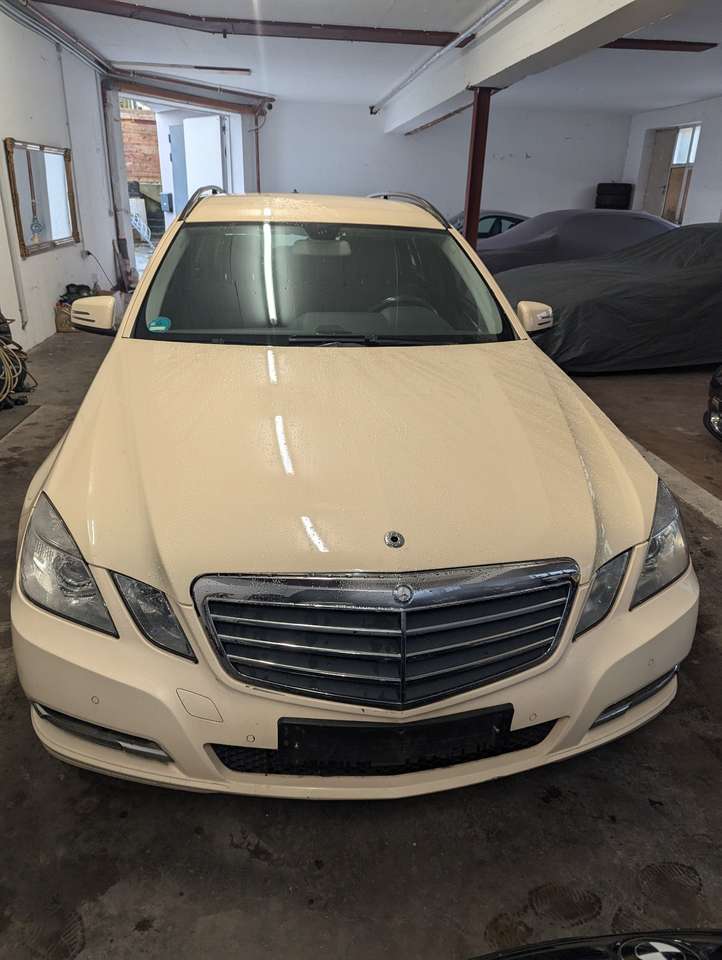 Mercedes-Benz E 200 T CDI DPF BlueEFFICIENCY 7G-TRONIC