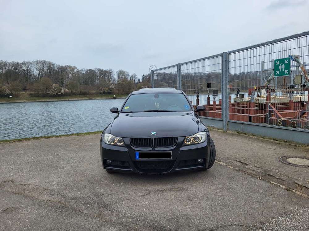 BMW 318 Touring M-Paket (Alcantara, Panoramadach)