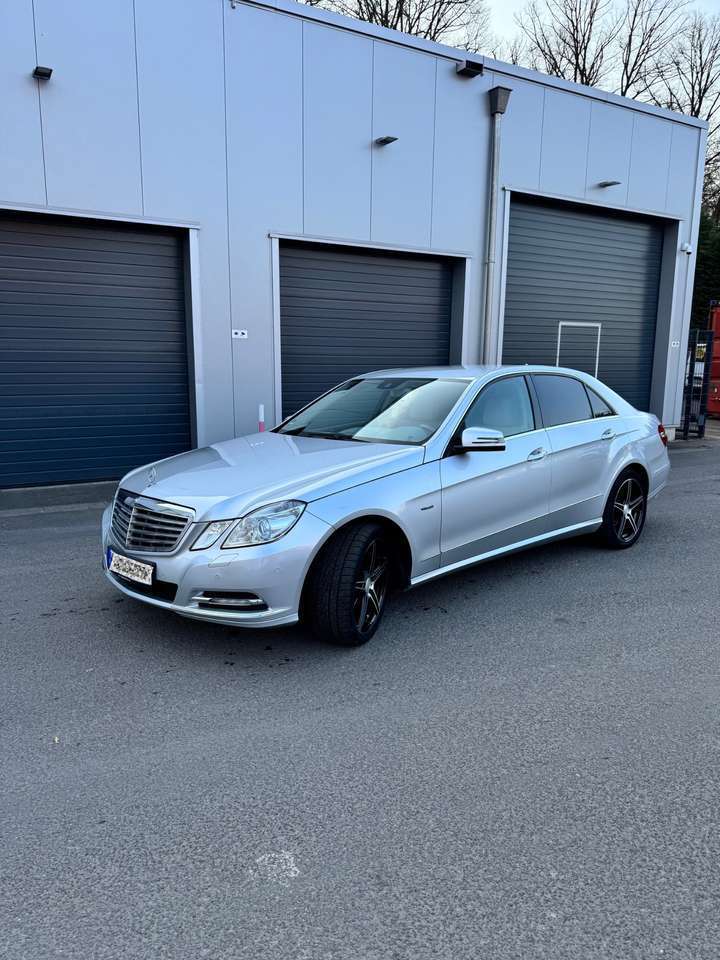 Mercedes-Benz E 200 E 200 CGI BlueEfficiency (212.048)