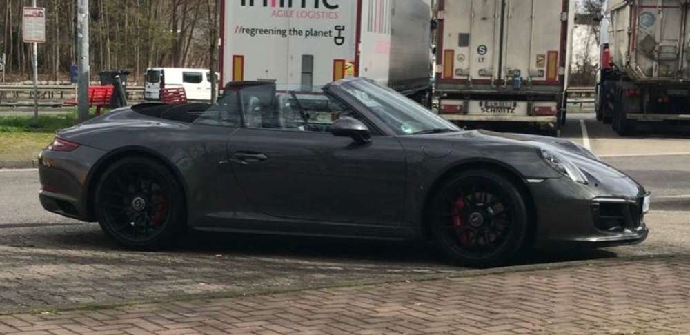 Porsche 911 Carrera 4 GTS Cabriolet PDK