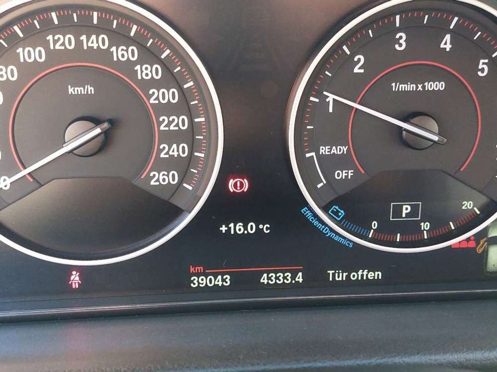 BMW 320 320i Touring Aut. Sport Line