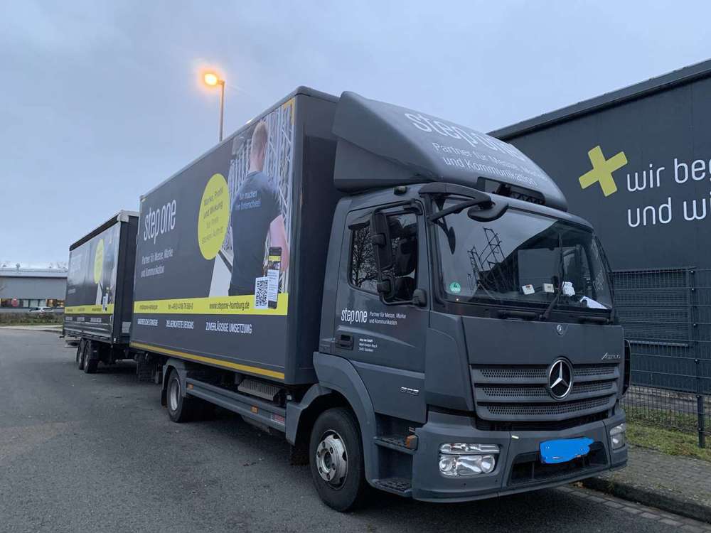 Mercedes-Benz Atego 823 L Koffer Palfinger Ladebordwand + Anhänger