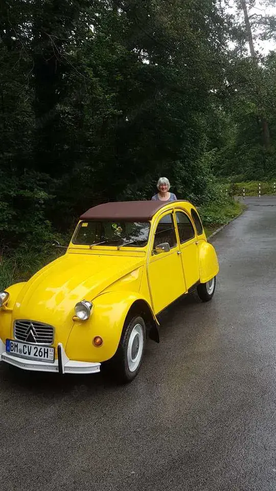 Citroen 2CV Gelb wie die Sonne …ursprüglich aus Spanien