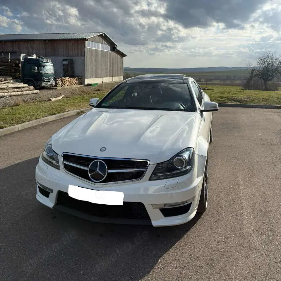 Mercedes-Benz C 63 AMG Coupe SPEEDSHIFT MCT