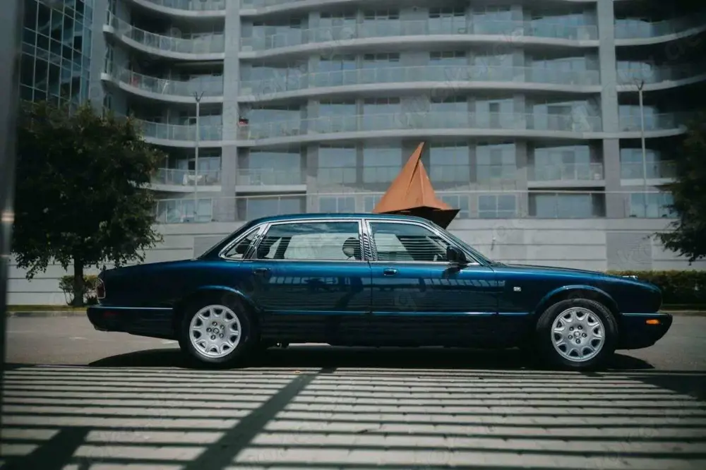 Jaguar XJ8 4.0 Sammlerfahrzeug*8900 Miles*