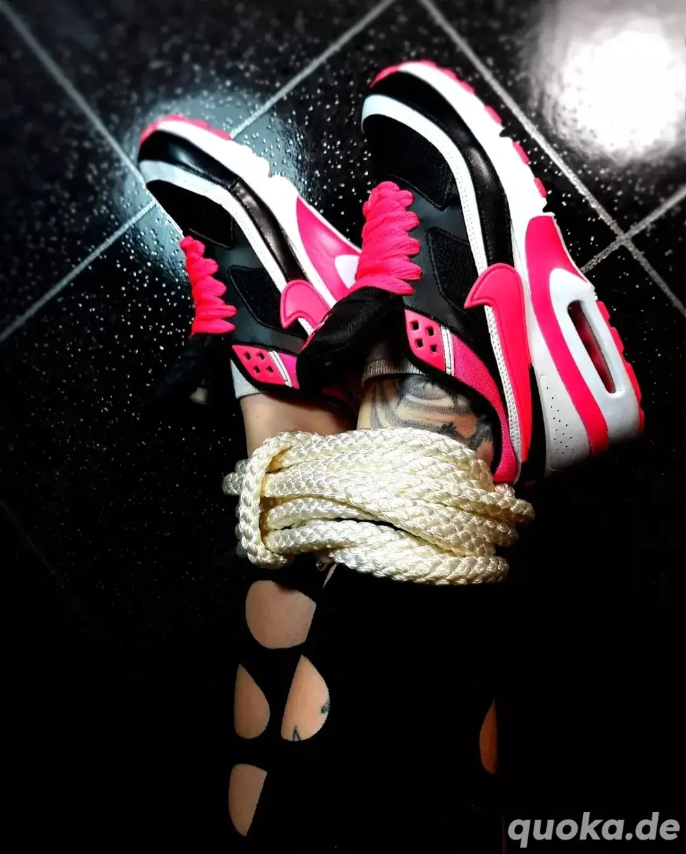 FOTOPAKET AIR MAX SNEAKER & BONDAGE, Sneakerfetisch, Schufetisch, Fußfetisch Fotos FOTOPAKET AIR MAX SNEAKER & BONDAGE, Sneakerfetisch, Schufetisch, Fußfetisch Fotos