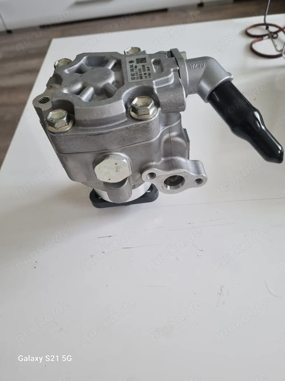 Ein VW Originale Servolenkung Pumpe für VW T 5 und Multivan neu