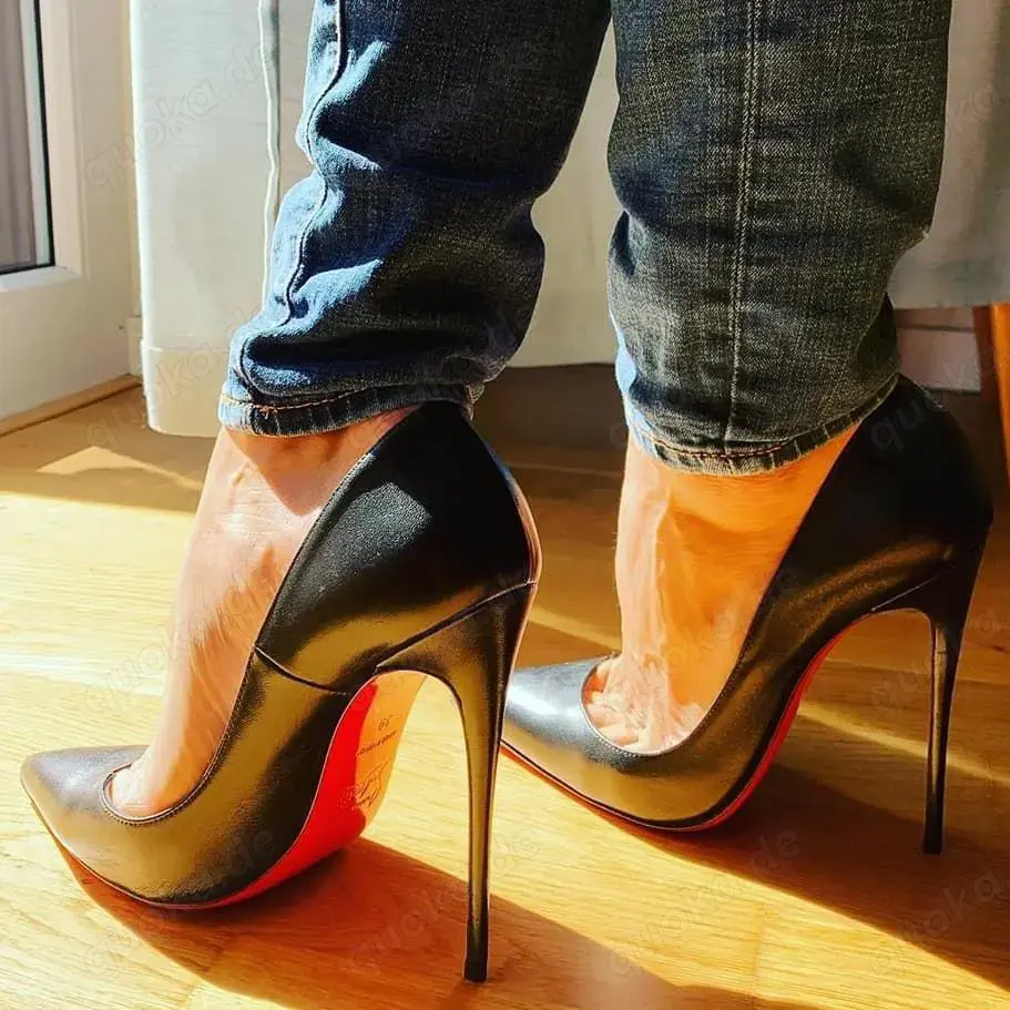 Zuschauer gesucht die gerne zusehen wie ich auf  meine High Heels spritze