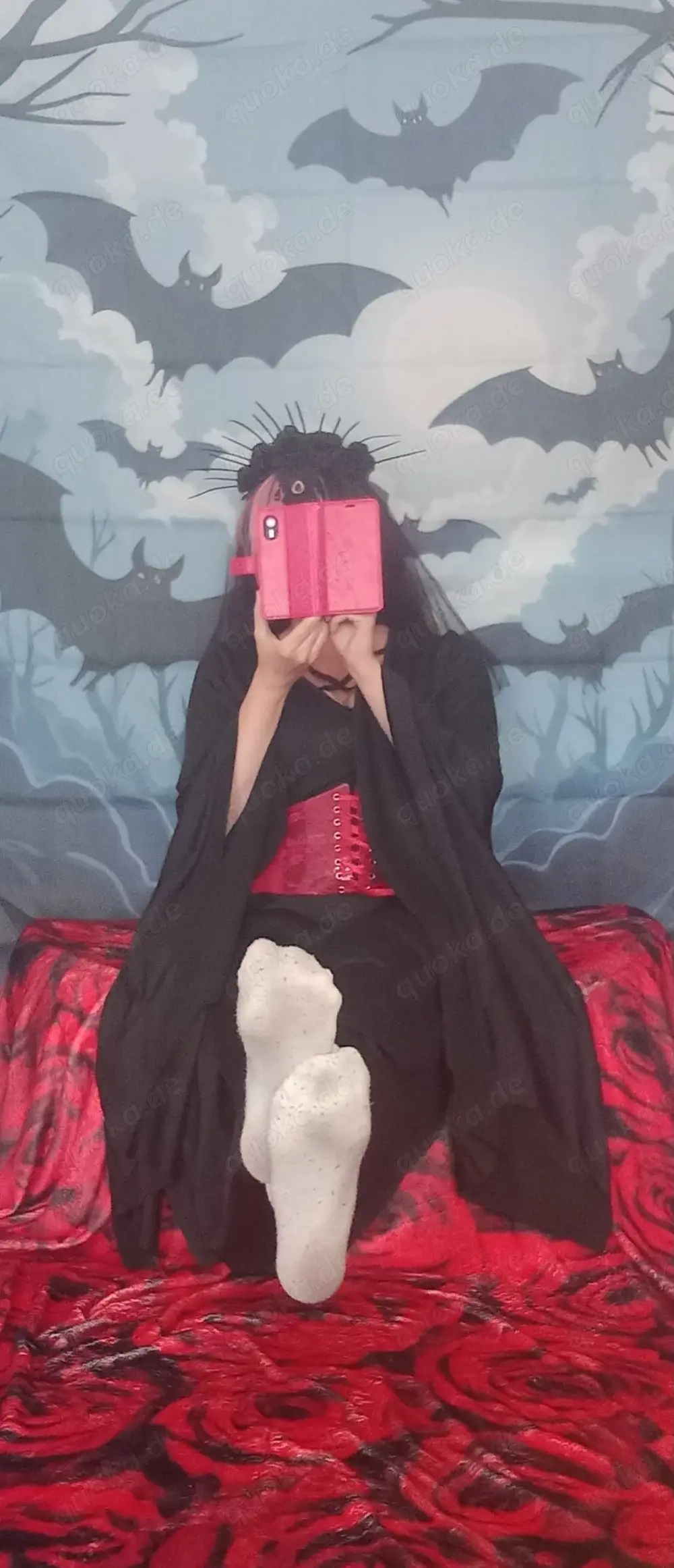 Ghoticlady 33 bietet dem Sockenliebhaber ihre getragenen Socken 