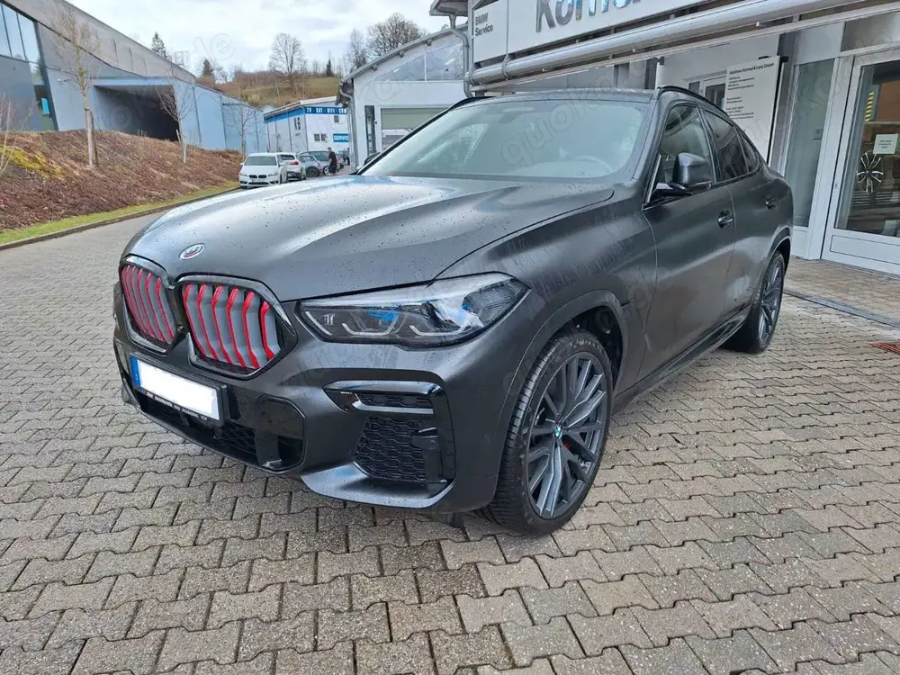 BMW X6 M50 i Black Vermilion Sondermodell Laser TV