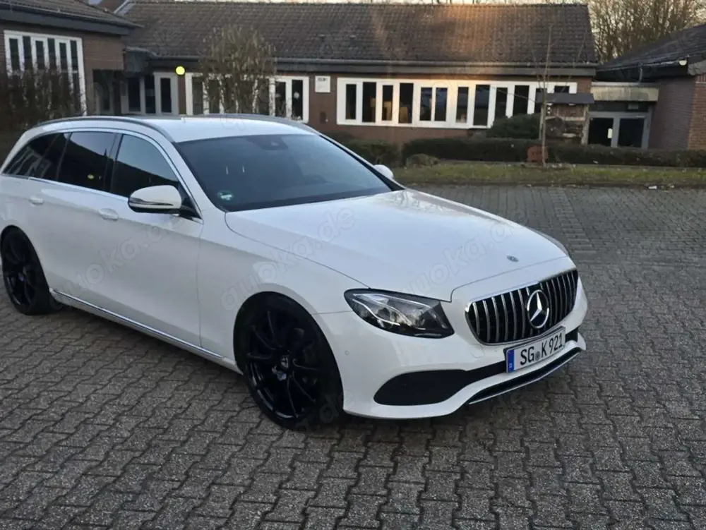 Mercedes-Benz E 220 d T 9G-TRONIC Avantgarde