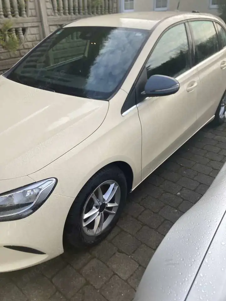 Mercedes-Benz B 180 d 7G-DCT Style