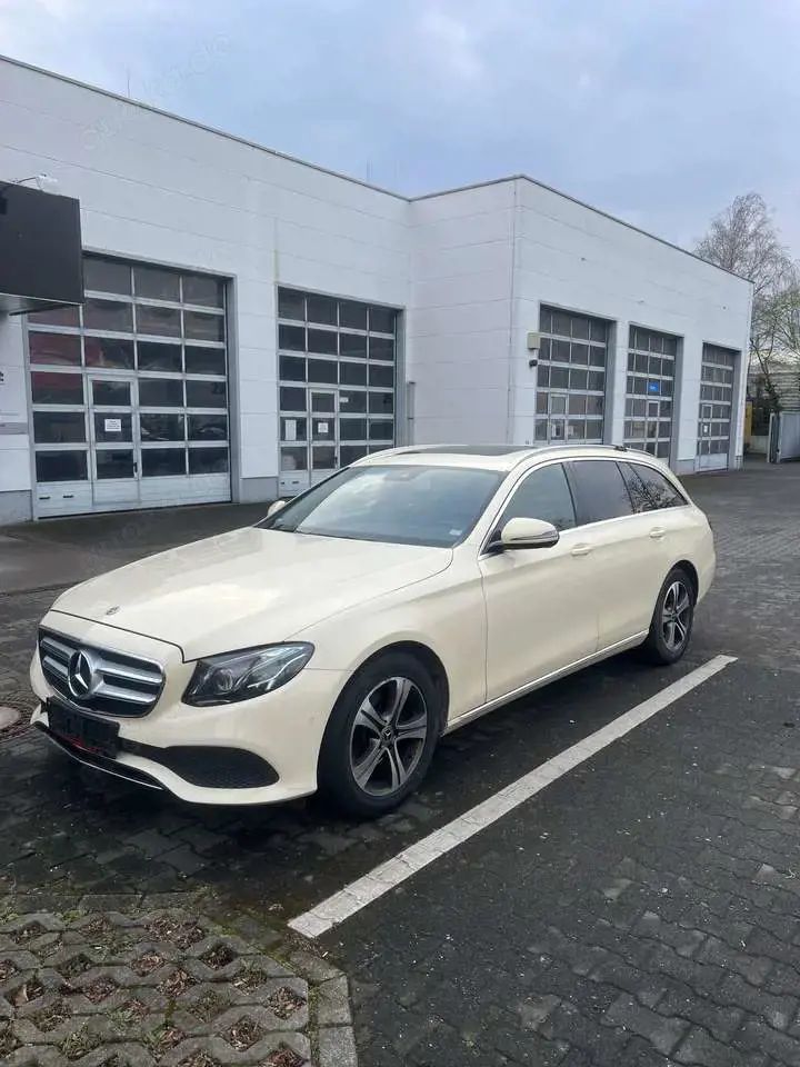 Mercedes-Benz E 220 d T 9G-TRONIC Avantgarde (Multibeam LED)