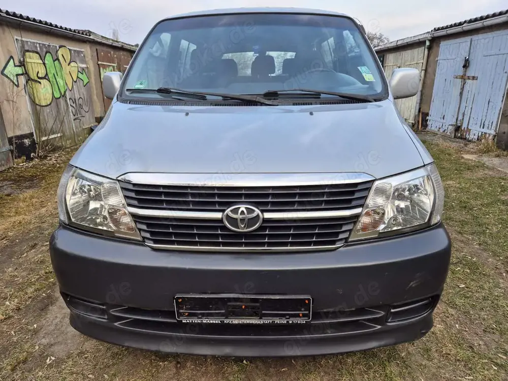 Toyota Hiace D-4D 8-Sitzer Klima
