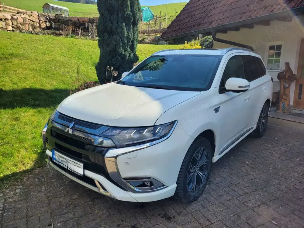 Mitsubishi Outlander 2.4 4WD Plug-In Hybrid Top