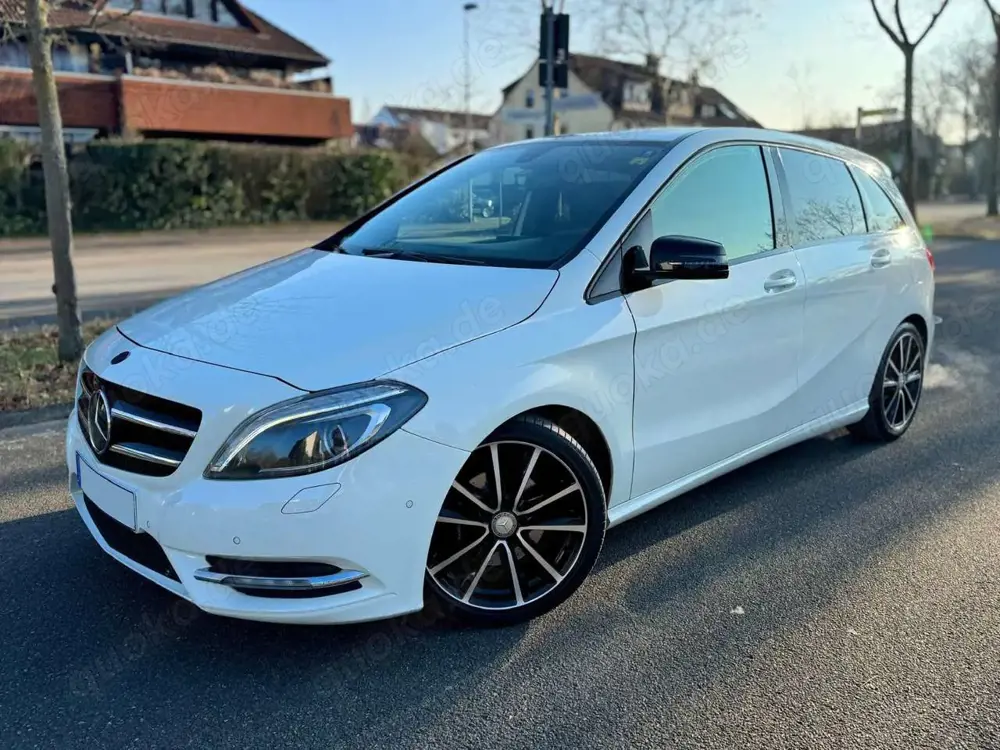Mercedes-Benz B 180 B 180 Edition 1 Xenon*R-Kam*Klima*AHK*TOP Zustand