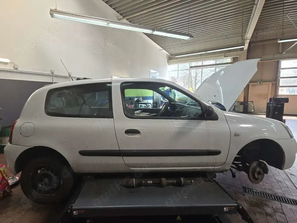 Renault Clio Campus mit Allwetterreifen bis 25.4