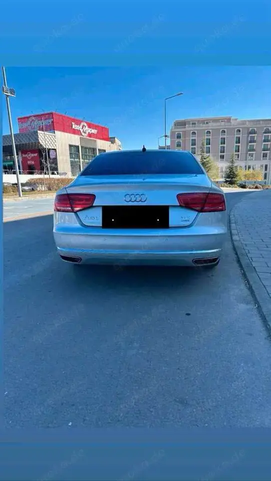 Audi A8 3.0 TDI DPF quattro tiptronic