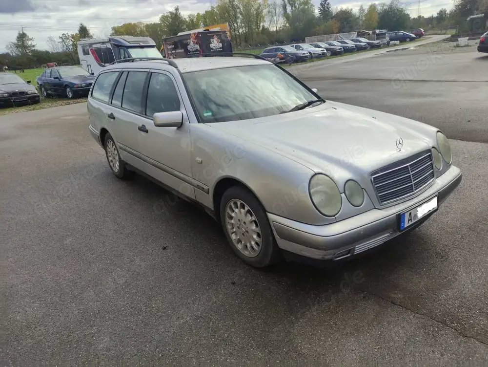 Mercedes-Benz E 240 E 240 T Classic