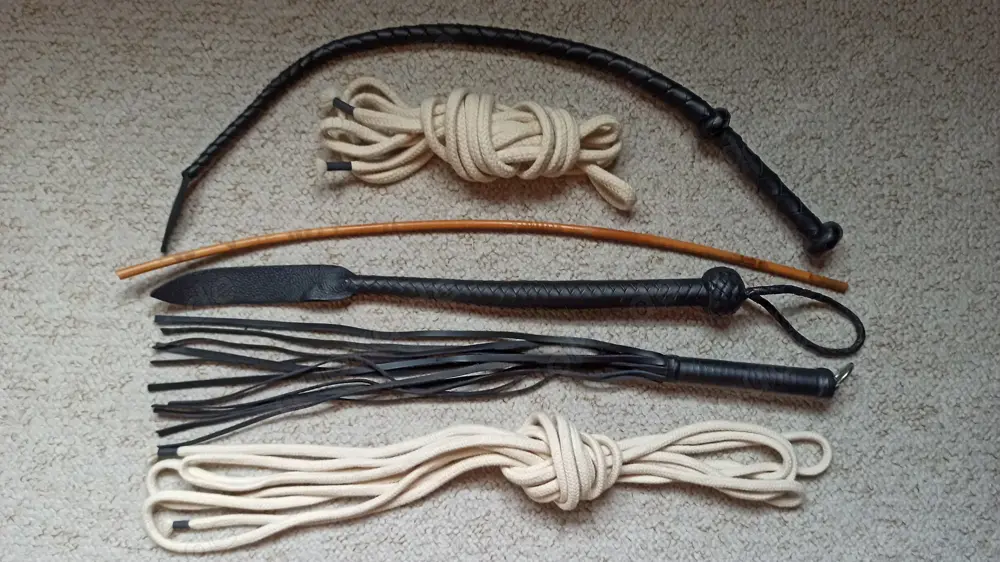 Fesseln und Peitsche? 