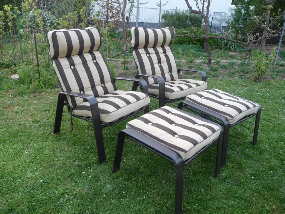 Gartensessel mit Hocker - Gartenmöbel