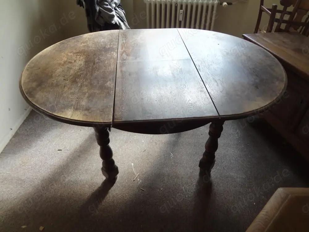 Alter Esstisch , Massivholz, rund, erweiterbar Oval