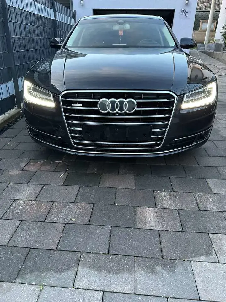 Audi A8 3.0 TDI clean diesel quattro