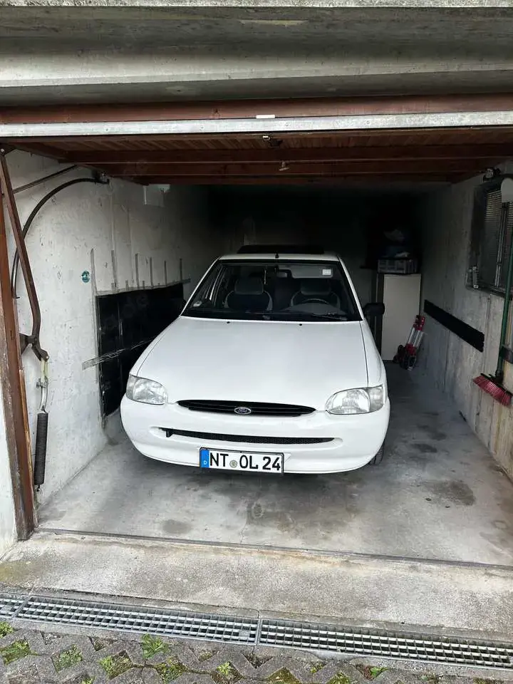 Ford Escort 16V UNFALLSCHADEN
