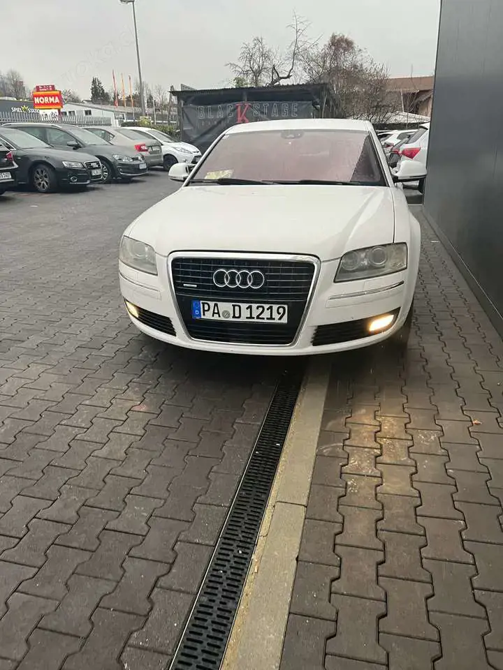 Audi A8 3.0 TDI DPF quattro Langversion