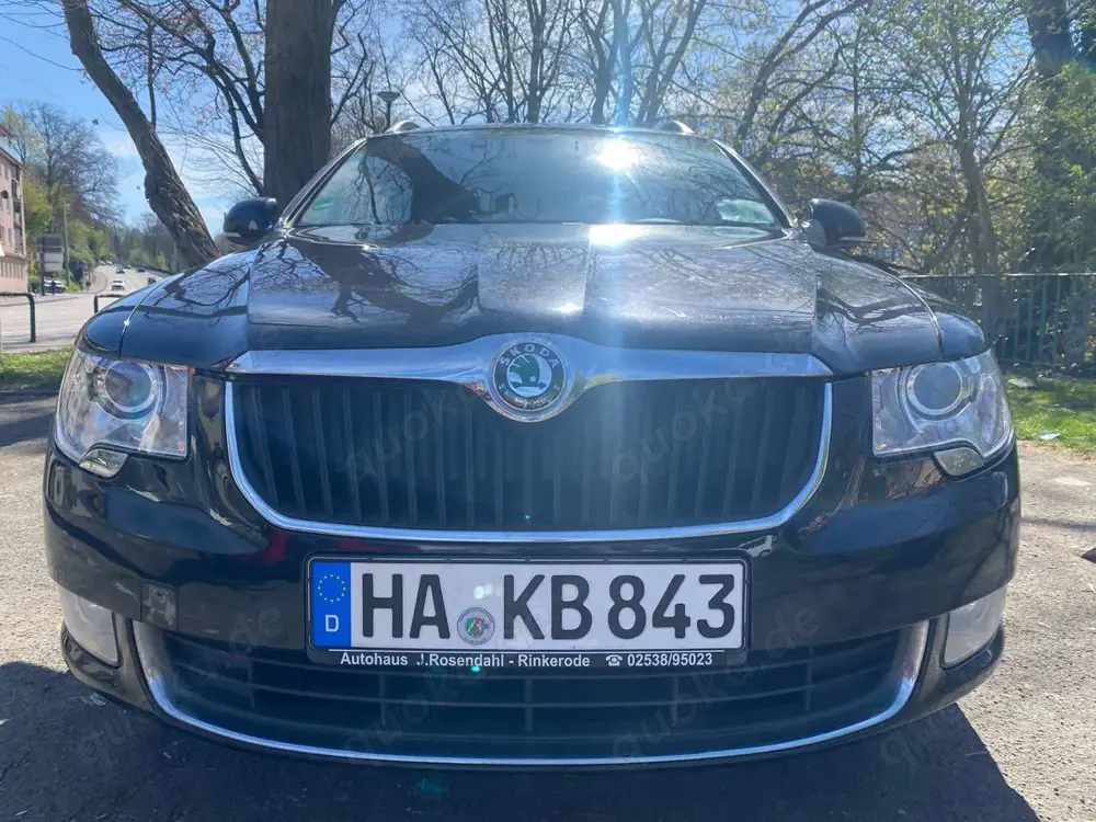 Skoda Superb Combi 2.0 TDI Elegance TÜV NEU! 8fach bereift