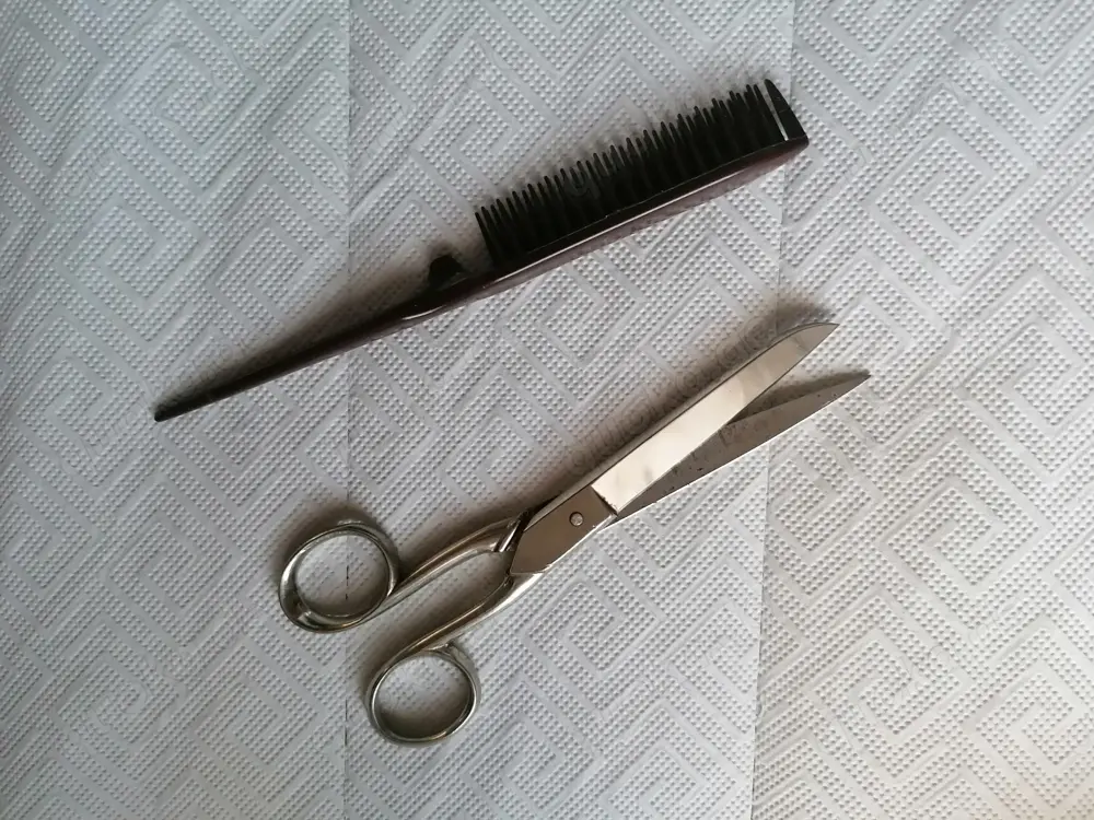 Osterwunsch, nette Friseurin für Haupthaar und Seele gesucht einmal im Monat? Osterwunsch, nette Friseurin für Haupthaar und Seele gesucht einmal im Monat?
