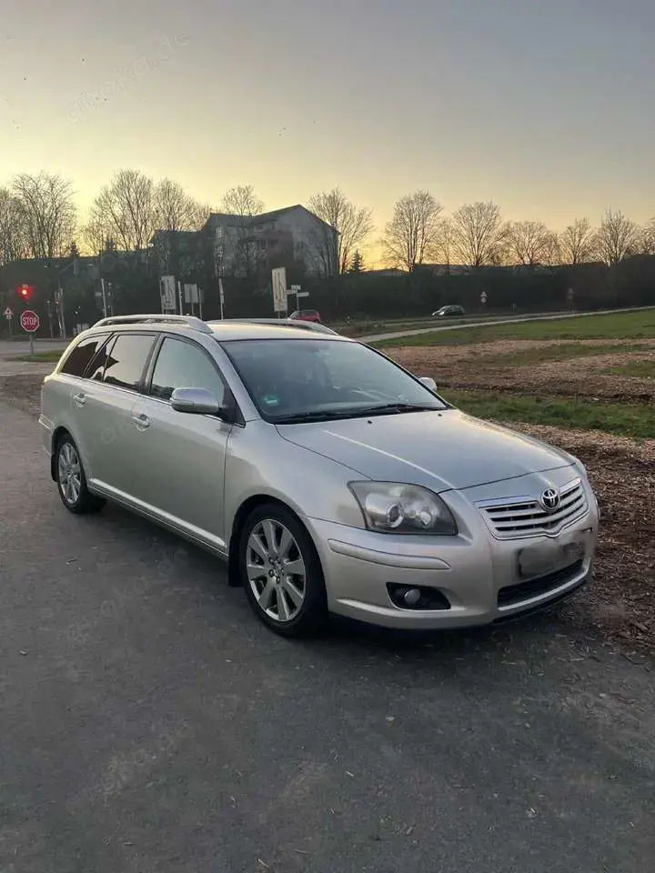 Toyota Avensis 2.0 D-4D Combi Sol