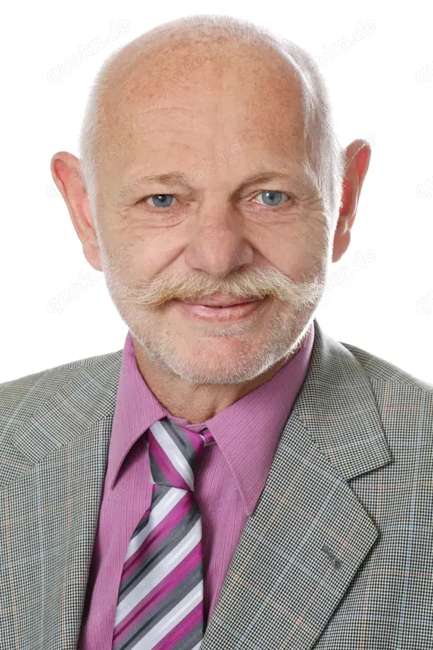 Nackt! Welche einsame Sie möchte mit oder an einem nackten Mann spielen?