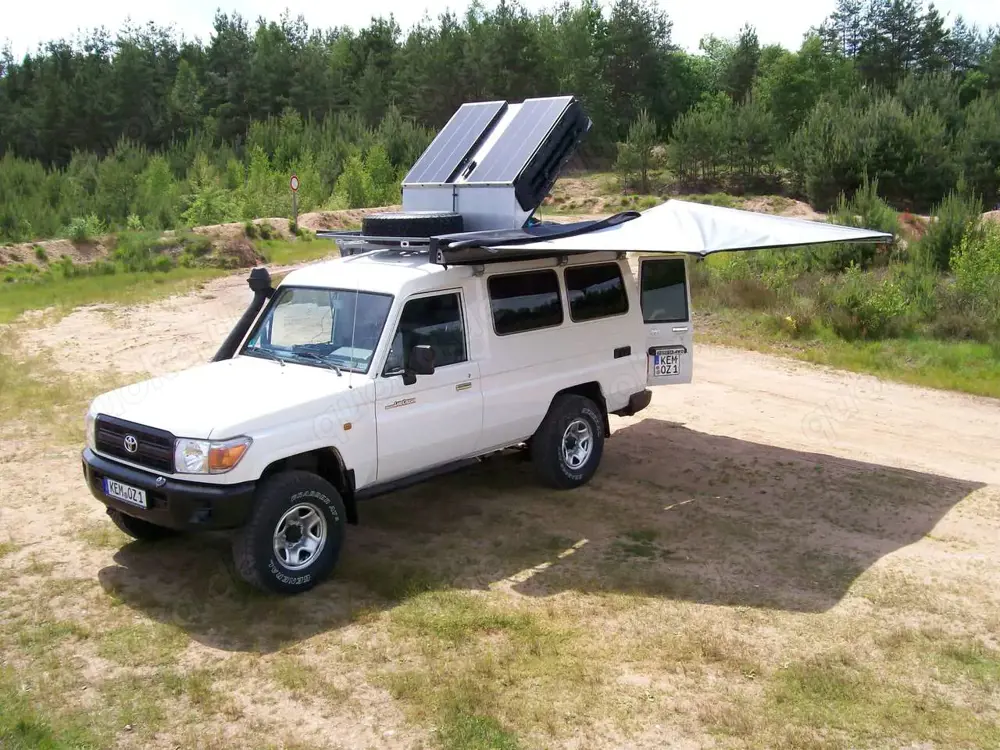 Toyota Land Cruiser HZJ 78