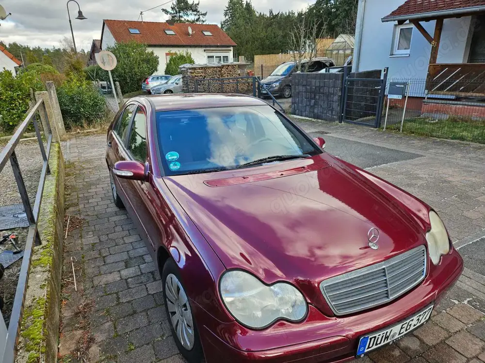 Mercedes-Benz 220