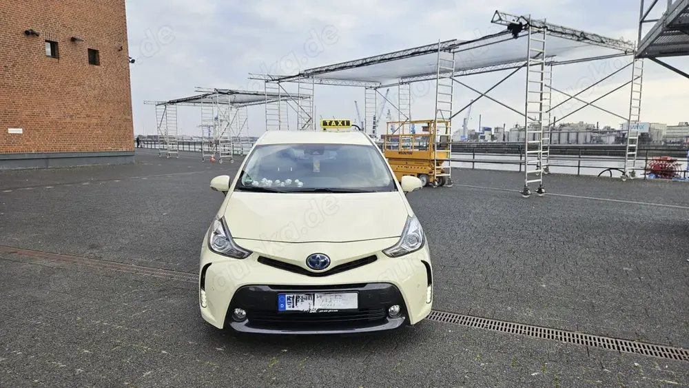 Hybrid-Taxi (Toyota Prius+, 7-Sitzer) mit Hamburger Konzession + Funkanschluss (211211)