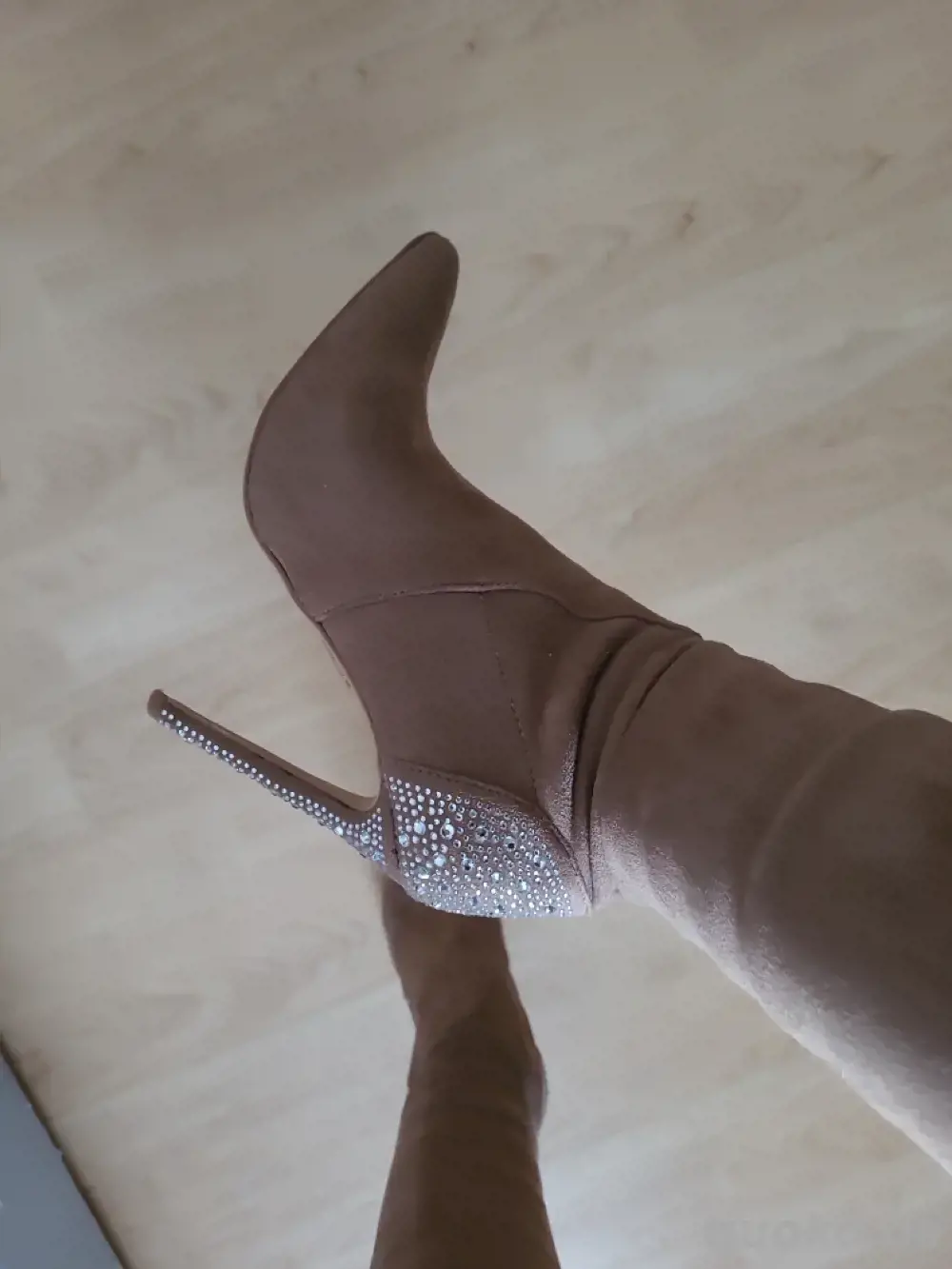 Verspielt. Feminin. Verführerisch   Overknee-Stiefel Gr. 40 sucht neuen Besitzer