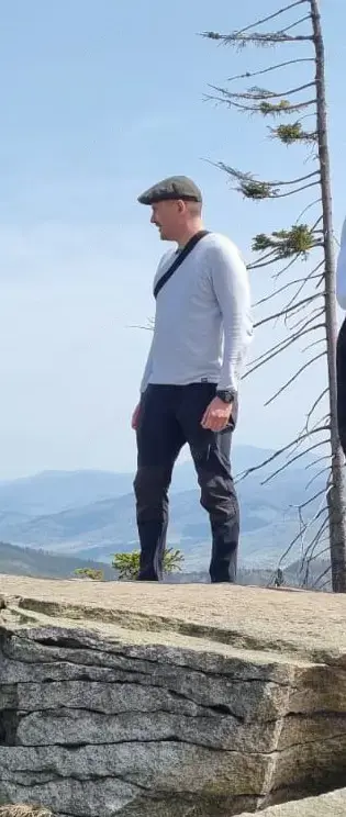 Junger Mann sucht ältere Frau!!!! 
