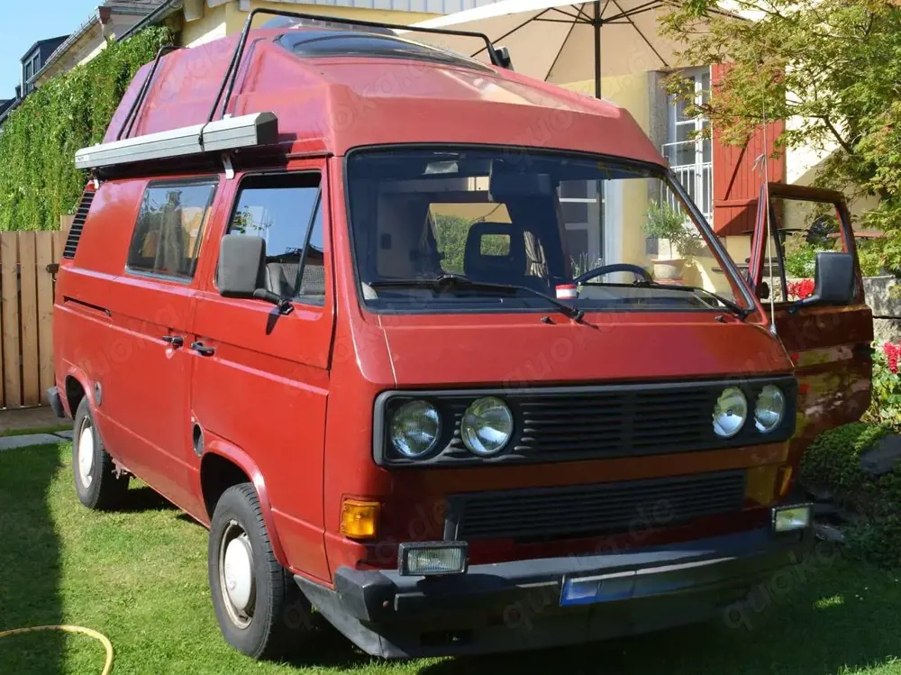 Volkswagen T3 Oldtimer Campingbus mit Hochdach