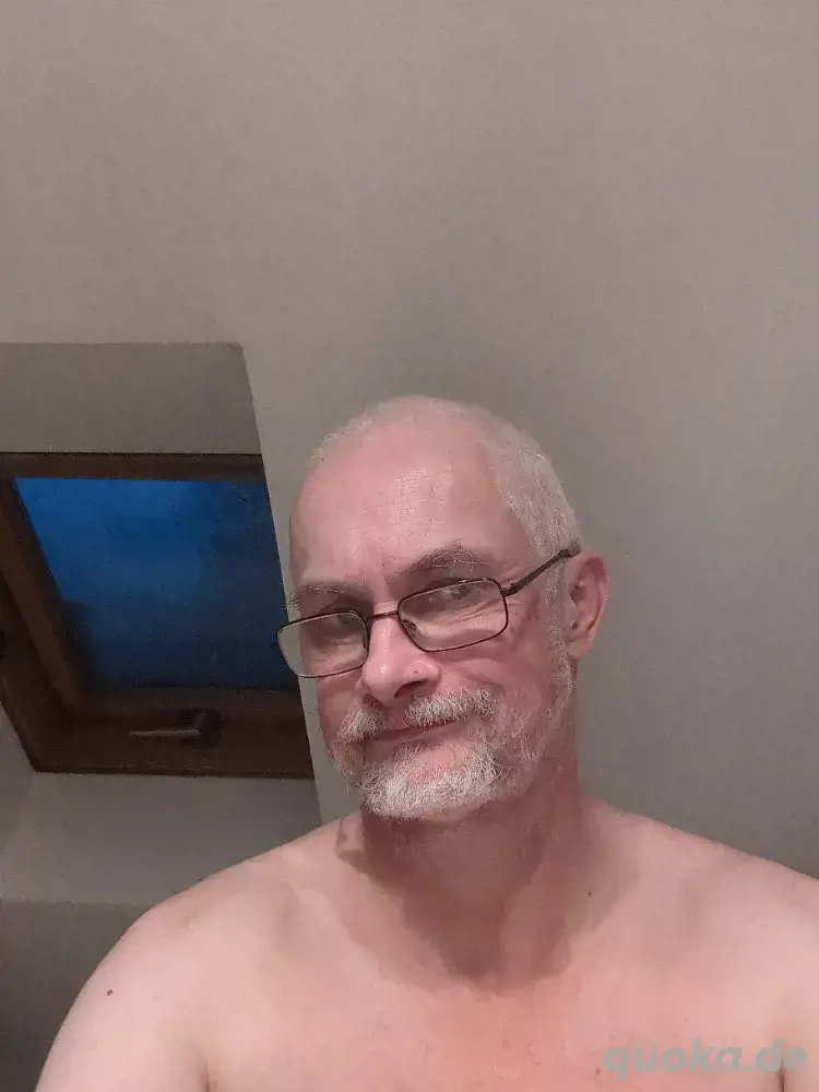 welche Frau egal wie alt bläst ihn hält in mein Pipi machen. besuch mich in Hillerse und... welche Frau egal wie alt bläst ihn hält in mein Pipi machen. besuch mich in Hillerse und...