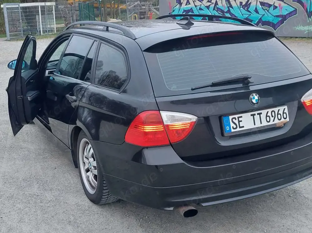 BMW 320 320i Touring Aut.,Vollausstattung, Leder, Panorama